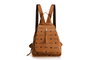 Lucky Bees Mochila 945 Mostaza, Elegante y Sofisticada de Polipiel, 23x8x33cm, 3 Bolsillos Interiores, Correa Ajustable 100cm